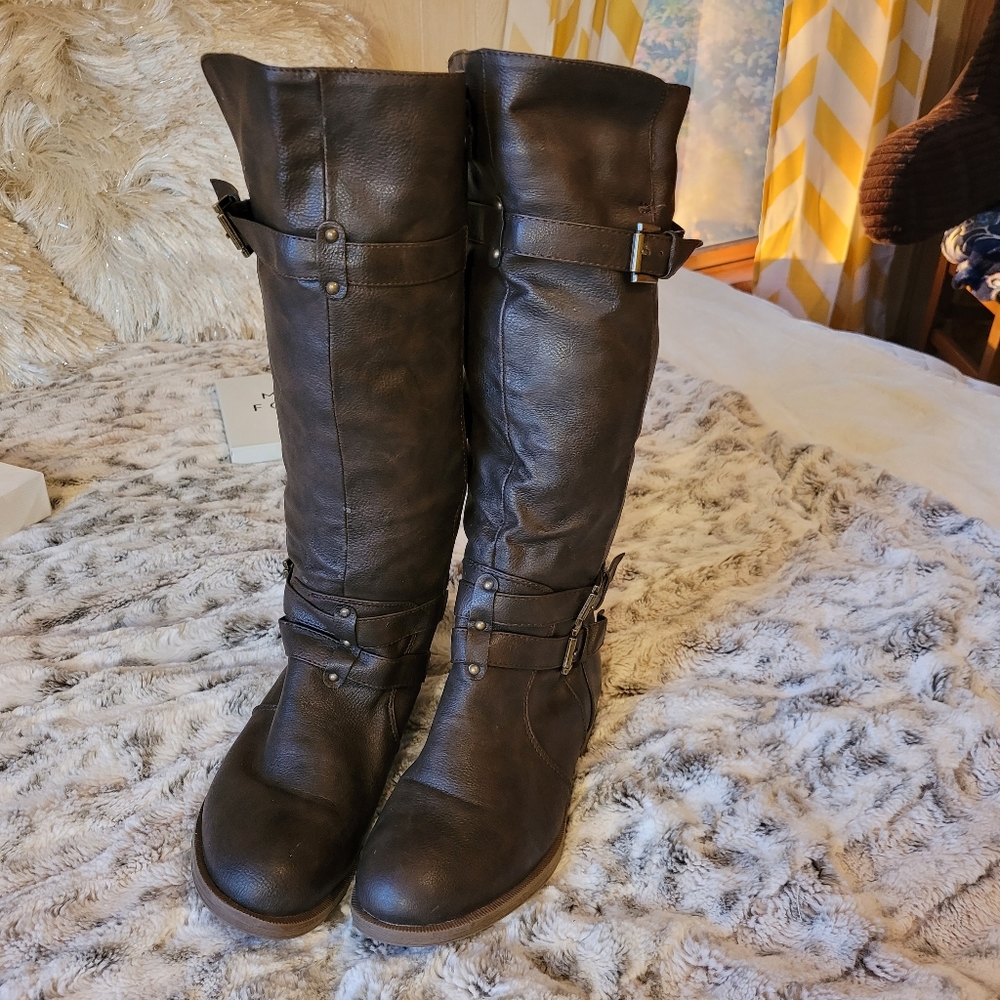 Journee Boots